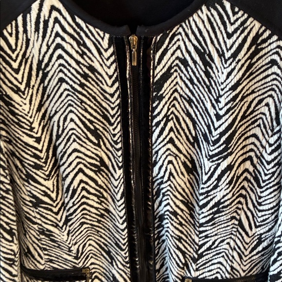 Laura Ashley sz M Women's Black and White Jacket zebra euc faux leather trim - Picture 2 of 5